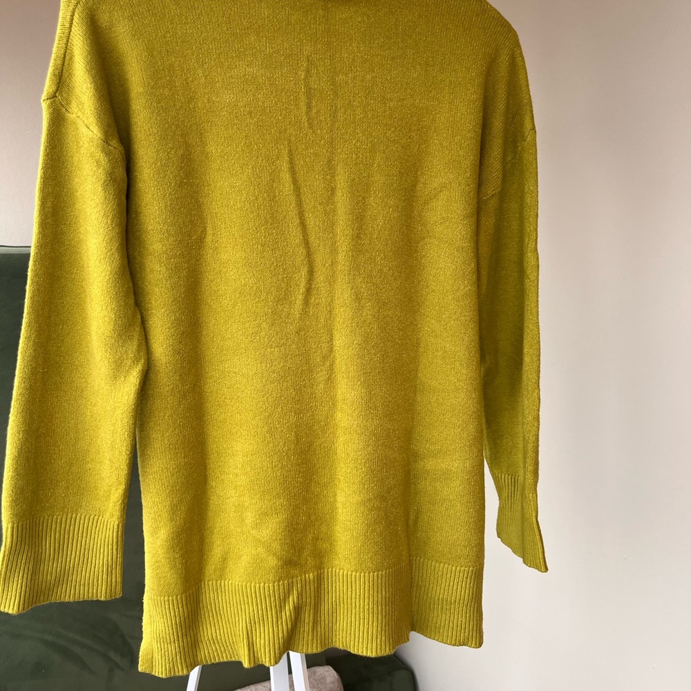 Tahari Chartruse Crewneck Sweater - Picture 2 of 5